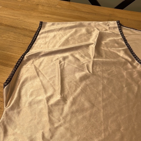 MMI VINTAGE ⭐️nightgown silky polyester with black lace trim - Picture 2 of 6